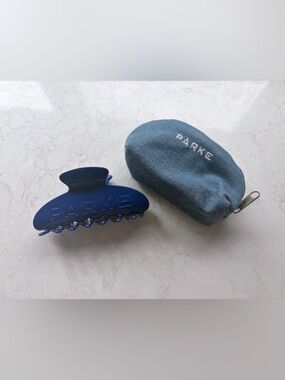 PARKE Sapphire Claw Clip with Pouch